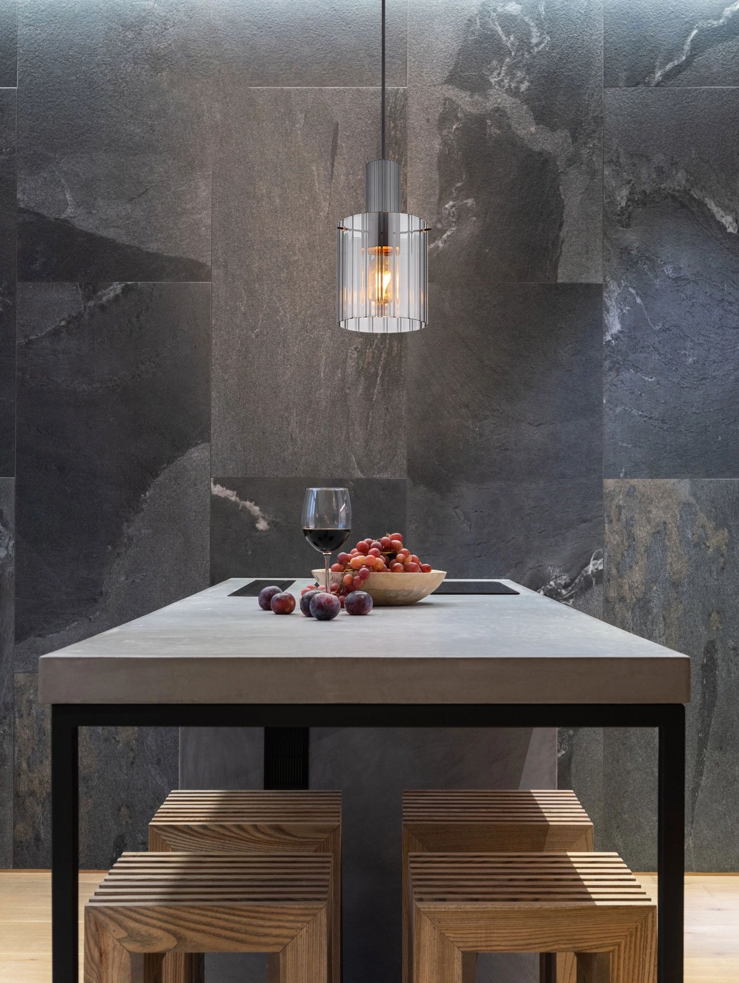 moderne-hanglamp-met-rookkleurige-glazen-kap-tulivar-variant-image6