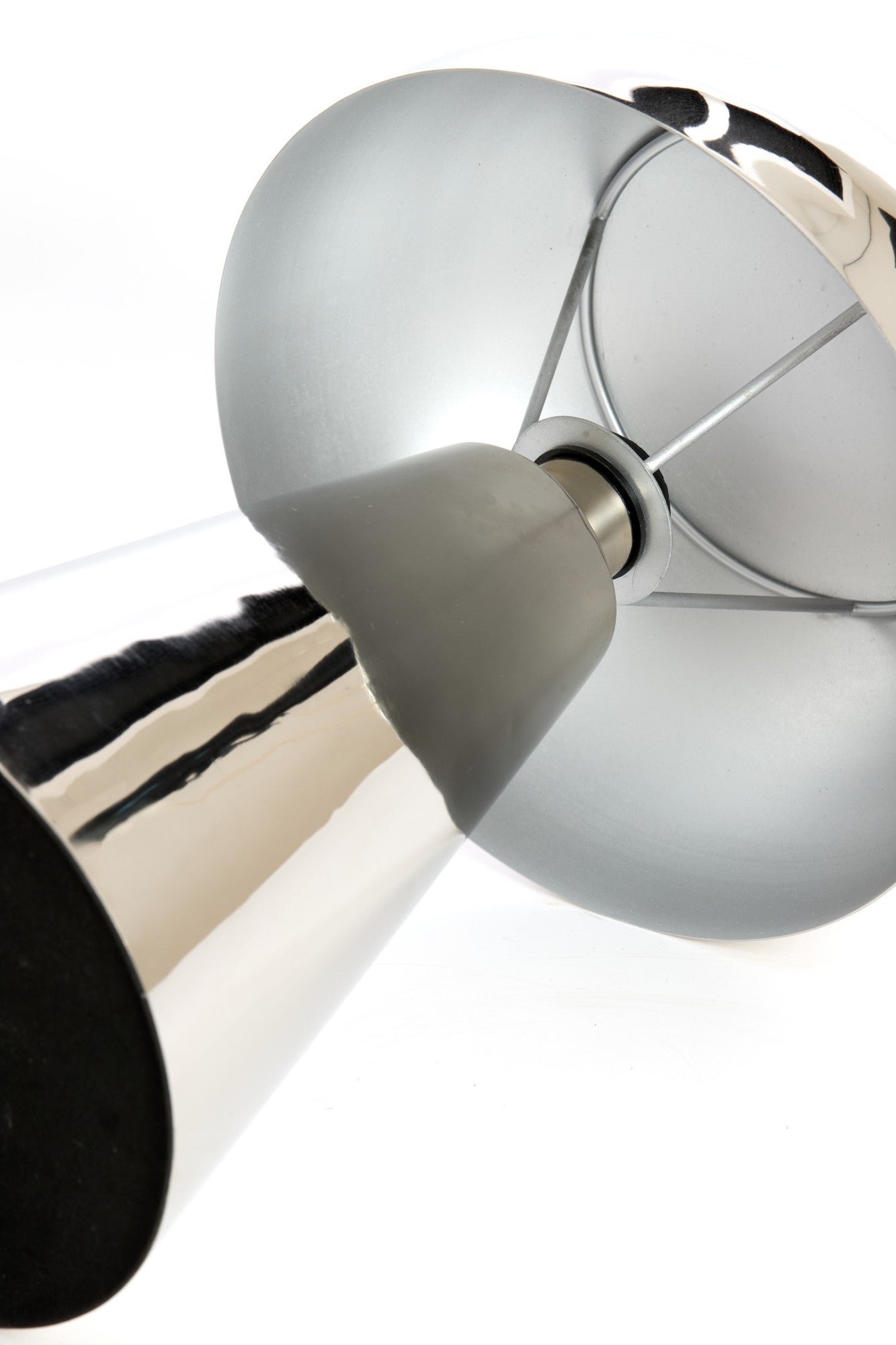 metalen-tafellamp-zilverkleurig-light-living-surrina-variant-image7