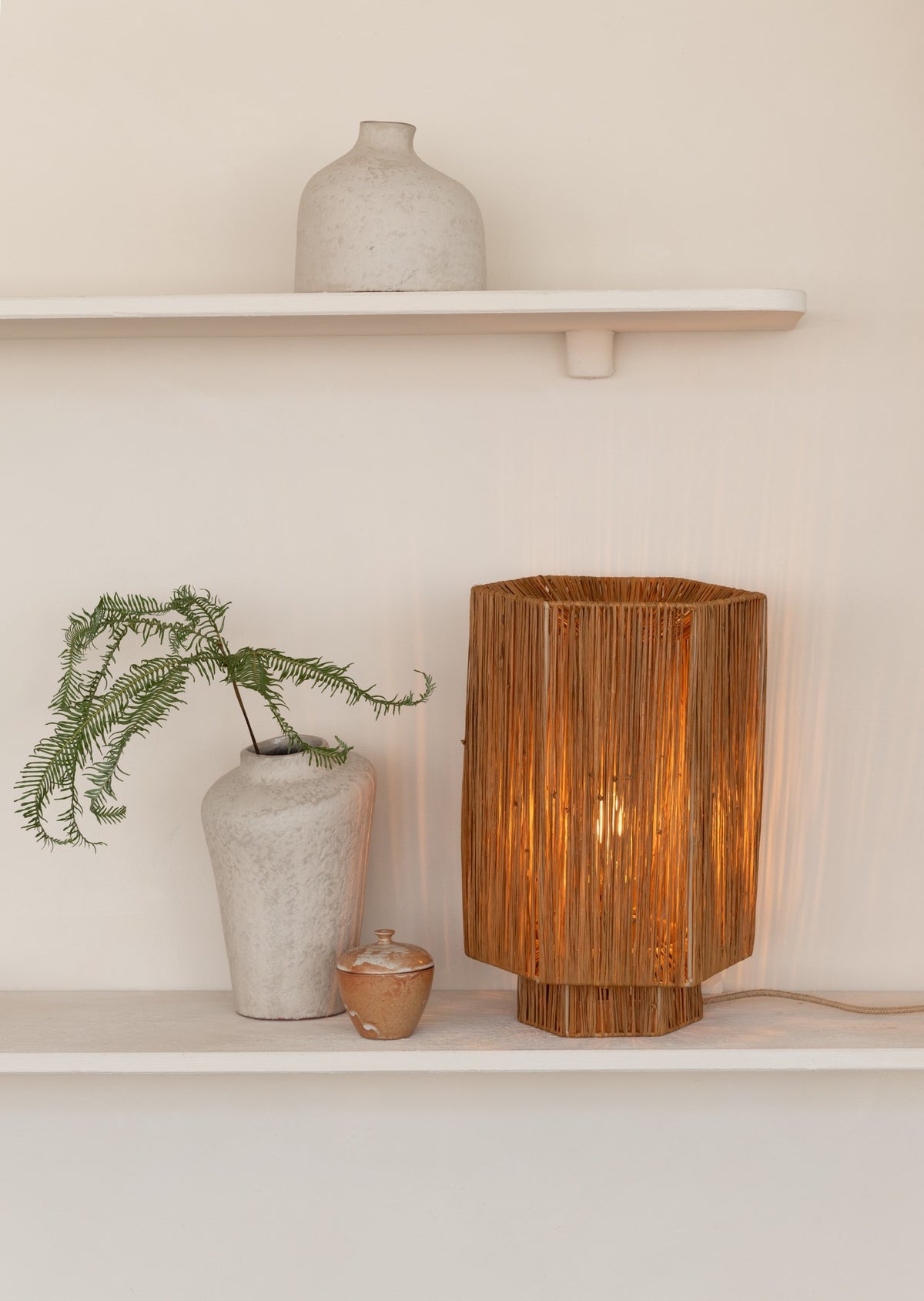 Grande lâmpada de mesa de raffia marrom GOOD&MOJO Panama – imagem 5
