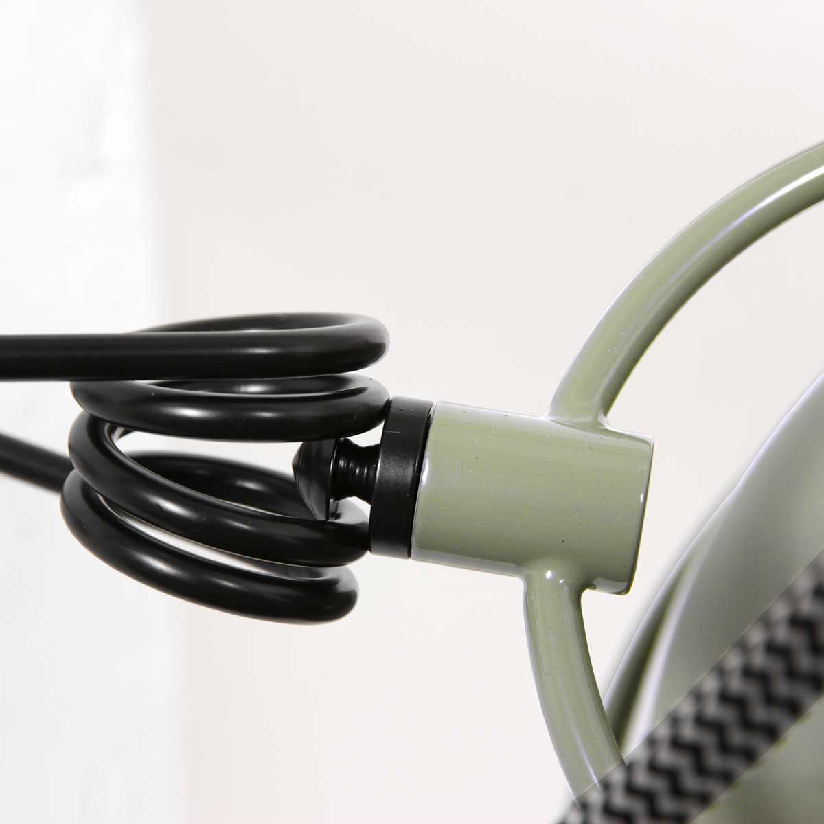 industriele-wandlamp-groen-metaal-mexlite-nove-variant-image12