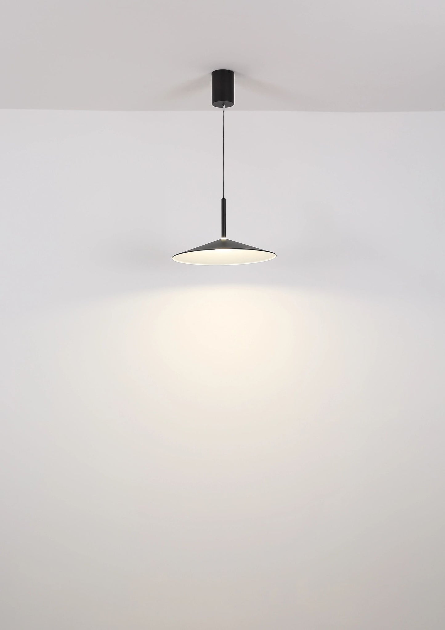 mat-zwarte-ronde-pendellamp-met-opaalwitte-acryl-lampone-variant-image5