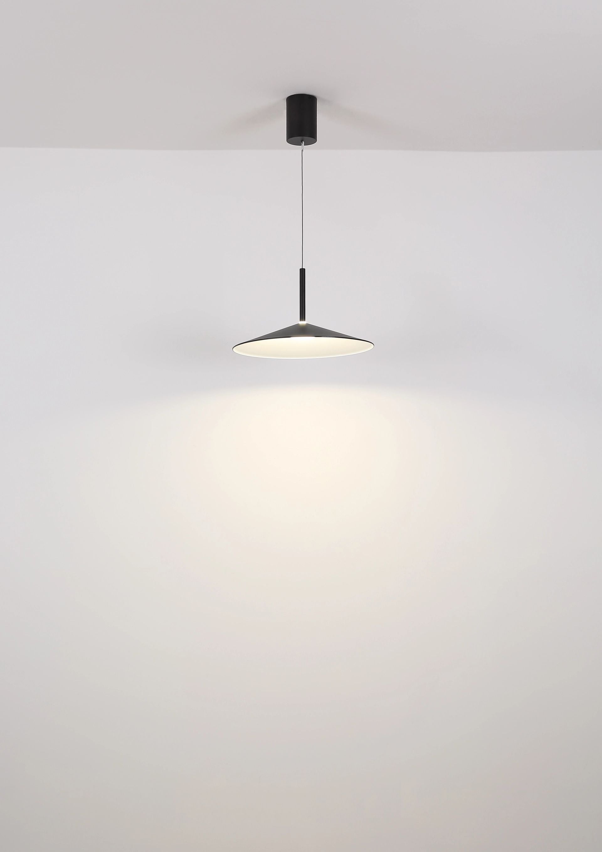 mat-zwarte-ronde-pendellamp-met-opaalwitte-acryl-lampone-variant-image5