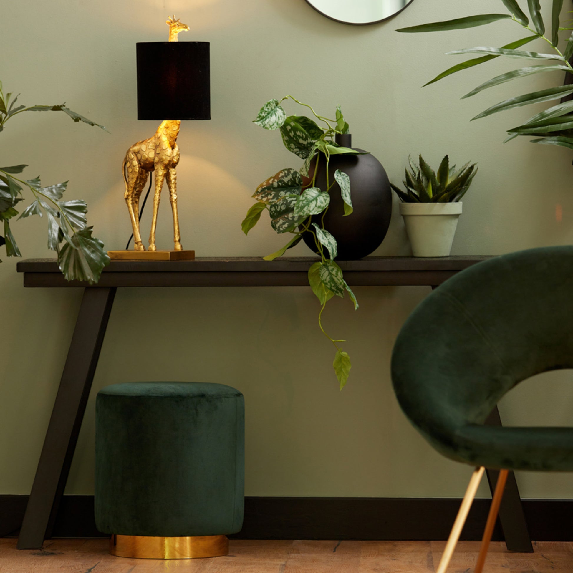 klassieke-zwarte-tafellamp-gouden-giraf-light-living-giraffe-variant-image5