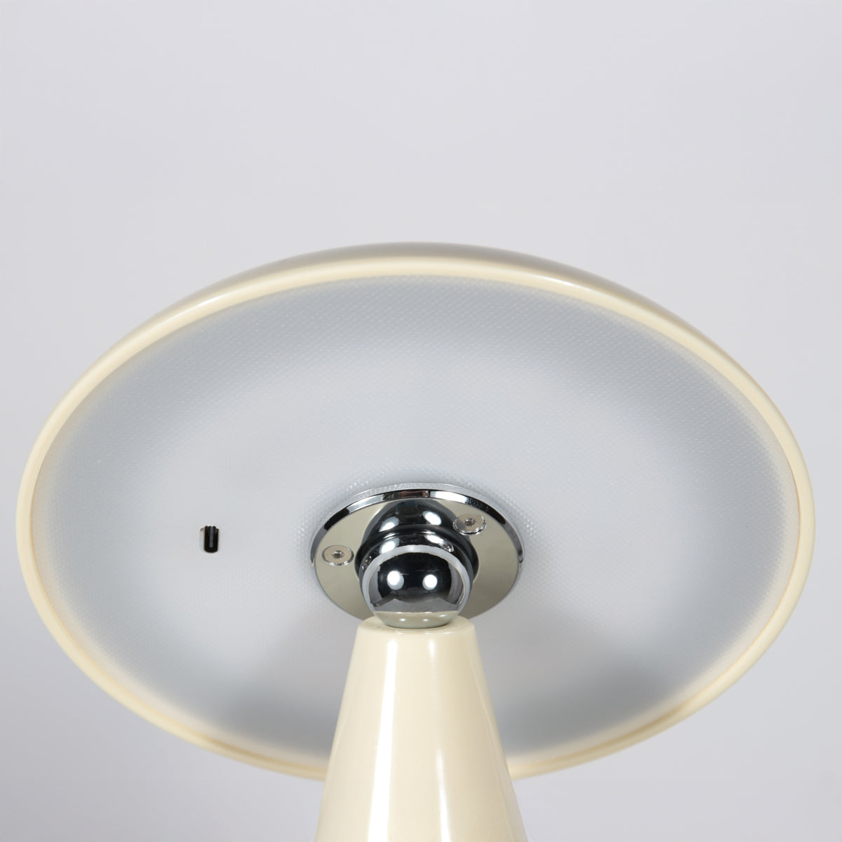 cremekleurige-oplaadbare-tafellamp-met-touchdimmer-anne-mush-variant-image4