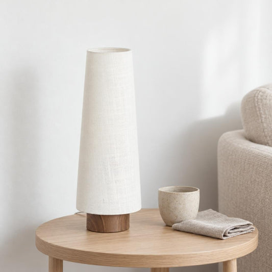 Lampada da tavolo conica effetto lino naturale Light & Living Howie – foto d'ambiente