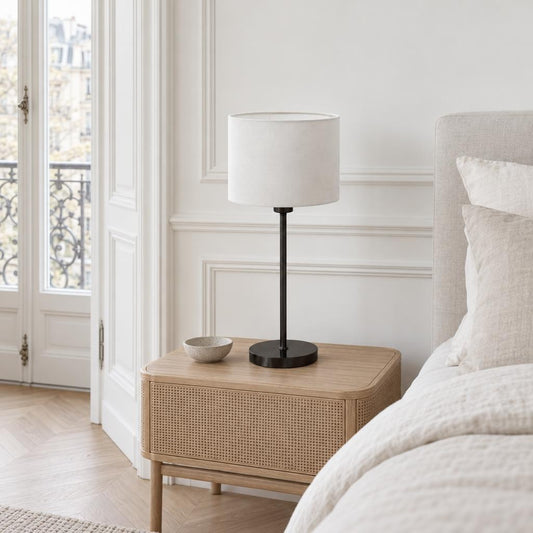 Lampada da comodino Mexlite Noor con paralume bianco – foto d'ambiente