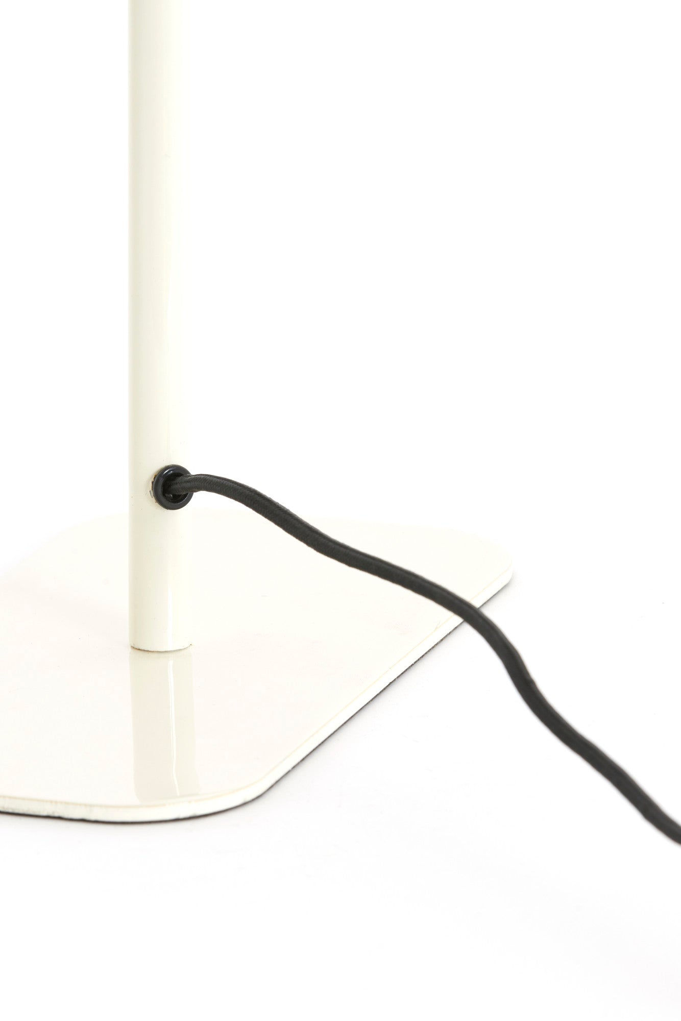 creme-tafellamp-met-frisse-vriendelijke-uitstraling-light-living-elenie-variant-image5