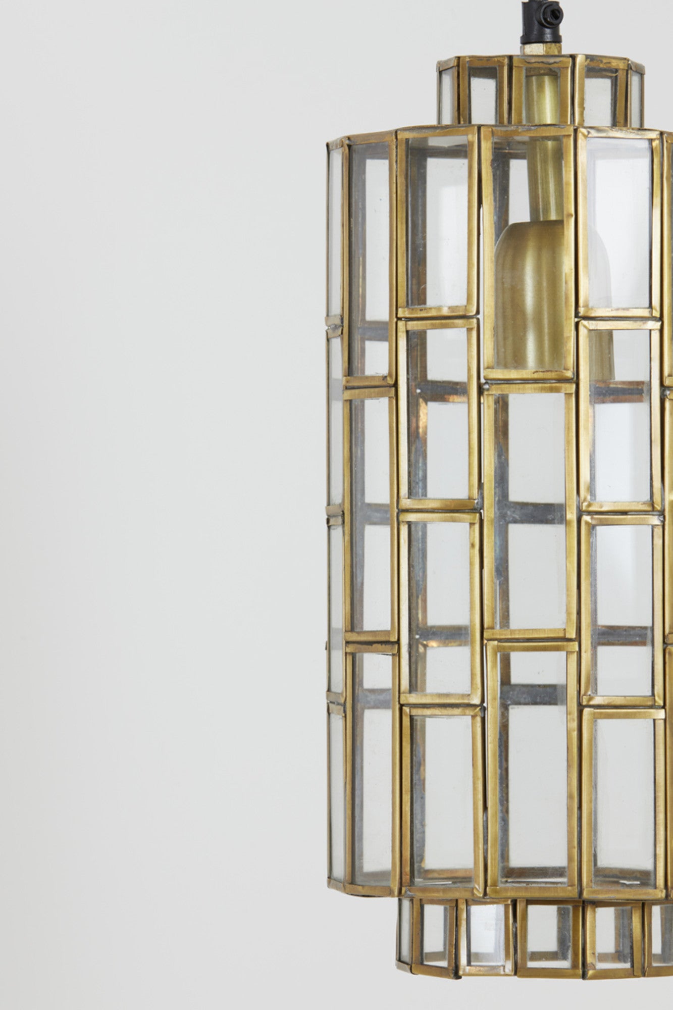 gouden-hanglamp-met-geometrisch-lantaarnontwerp-light-living-sostrene-variant-image5