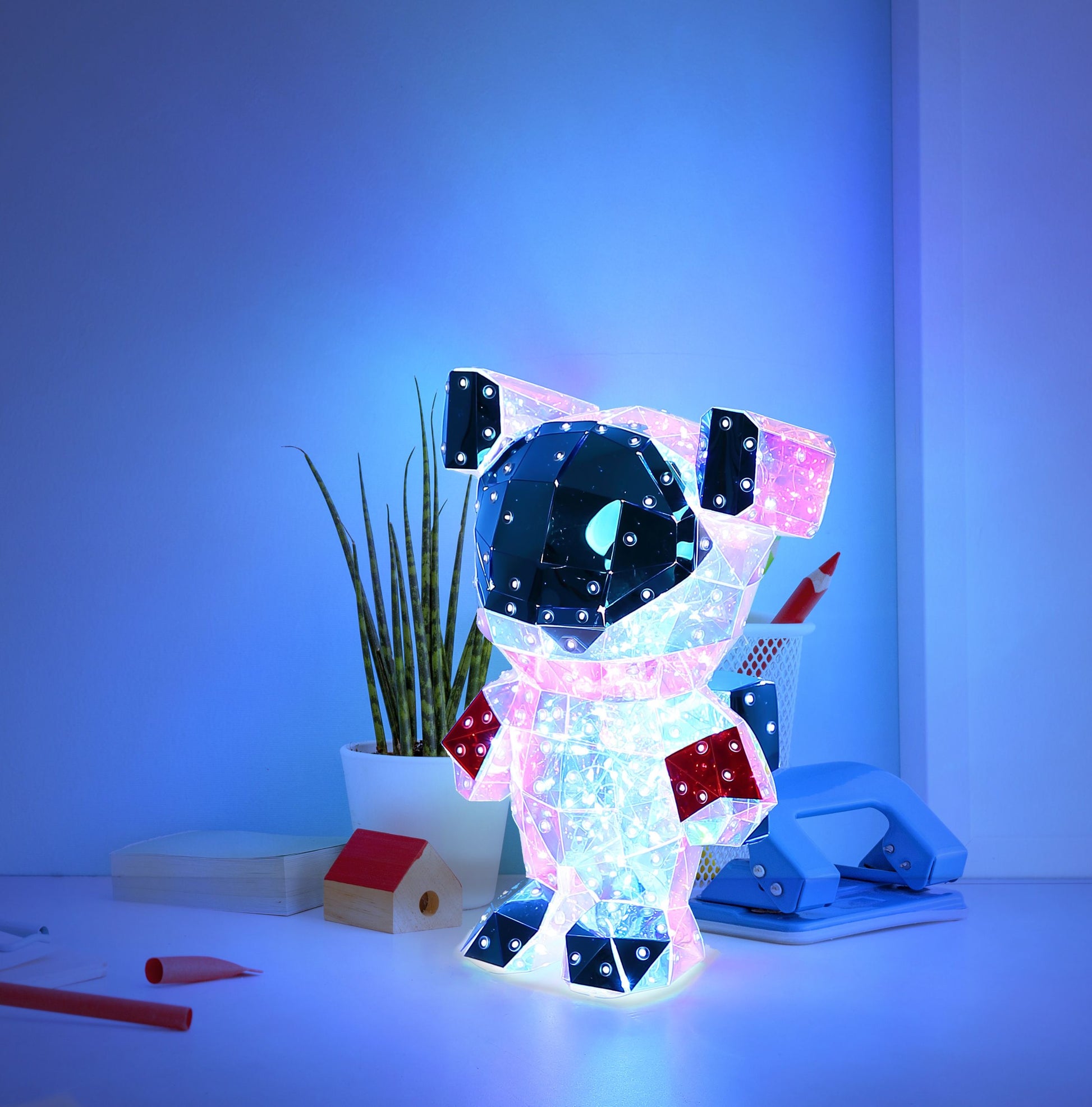 speelse-astronautenbeer-tafellamp-met-kristaloptiek-brondar-variant-image9