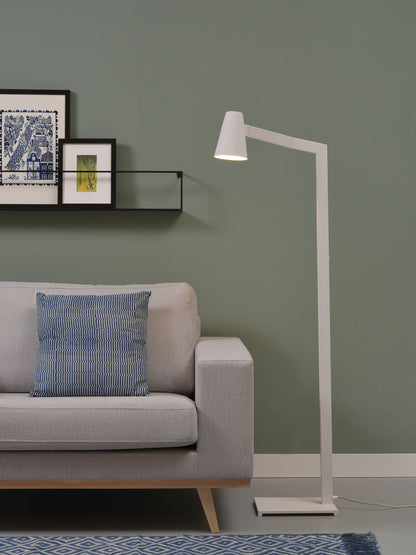 wit-metalen-draaibare-vloerlamp-its-about-romi-biarritz-variant-image1