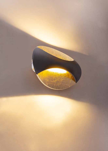 ovale-gebogen-wandlamp-zwart-goudgevoerd-globo-alexandra-variant-image3