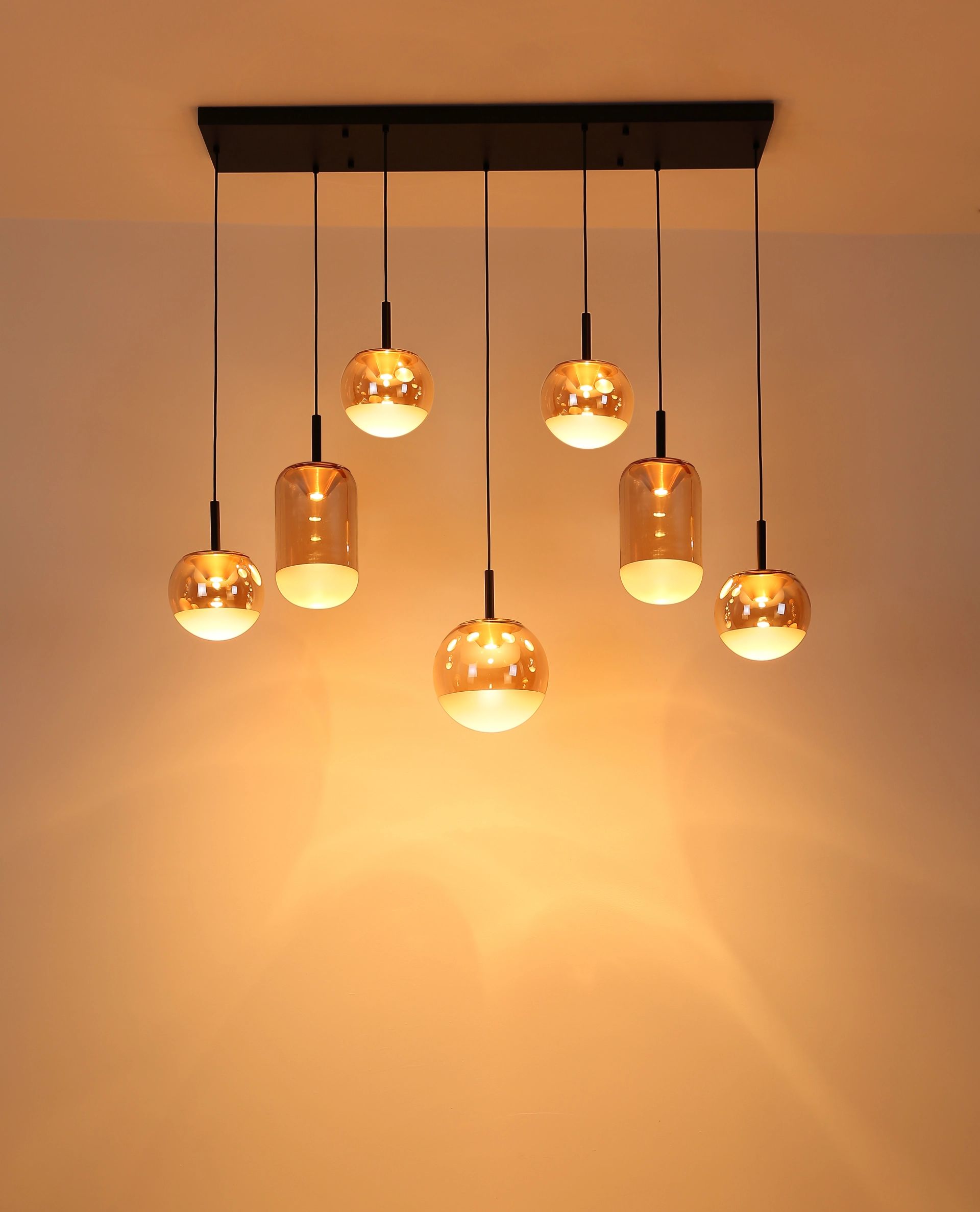 hanglamp-met-uniek-ontwerp-en-glazen-severin-variant-image3