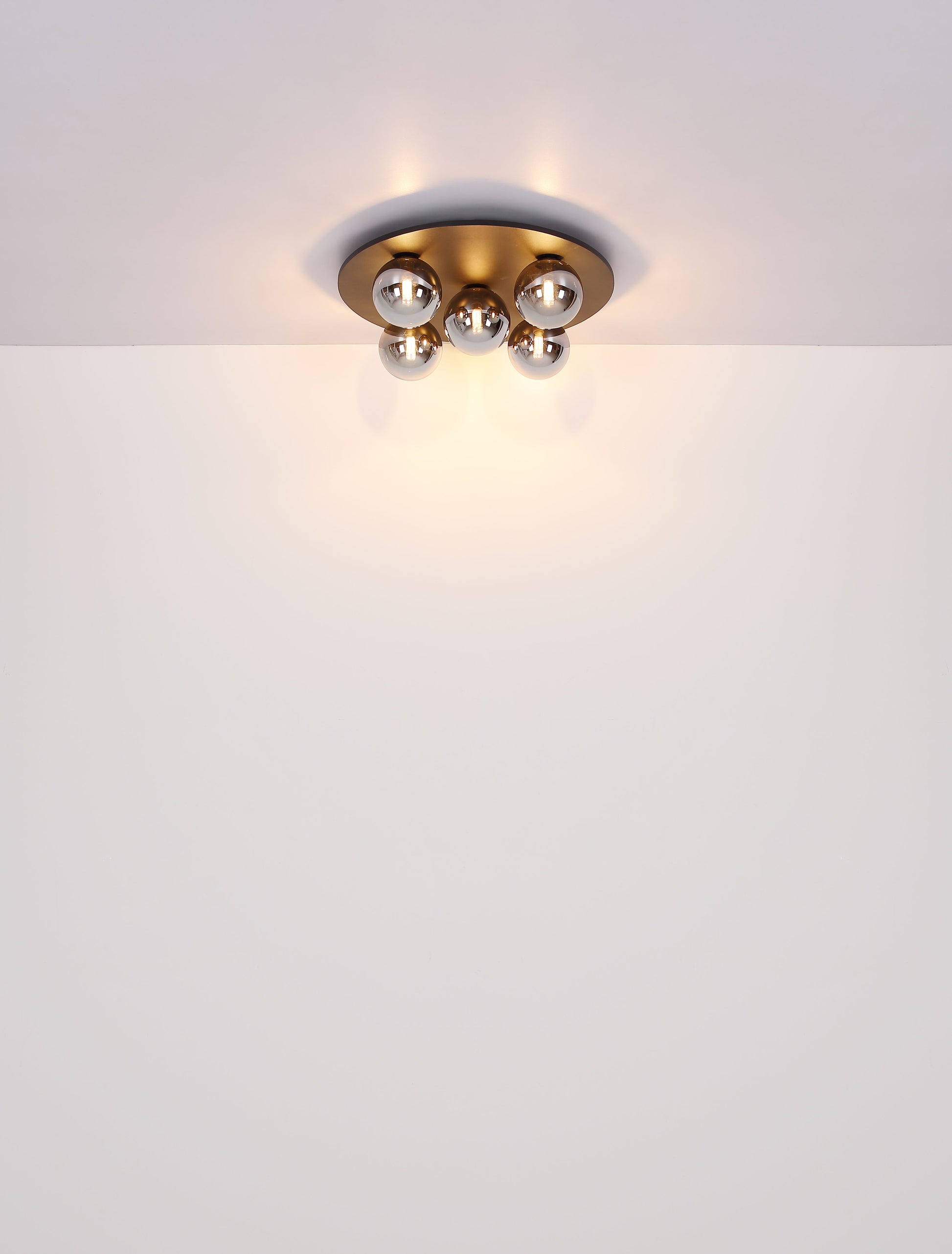 elegante-plafondlamp-met-rookglazen-bollen-riha-variant-image3
