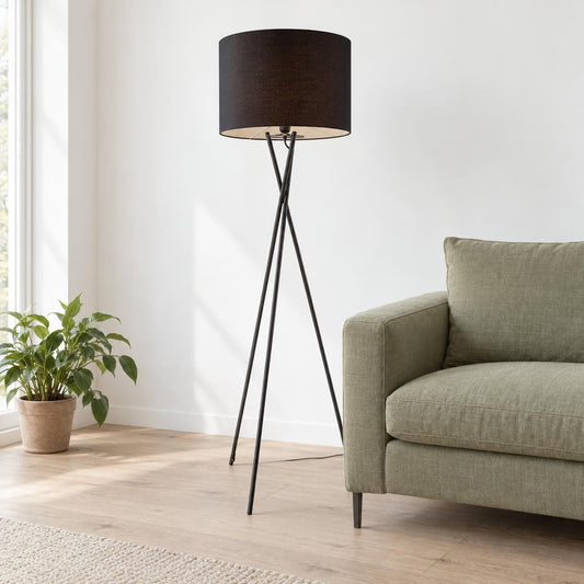 Globo Gustav zwarte metalen driepoot vloerlamp – sfeerbeeld