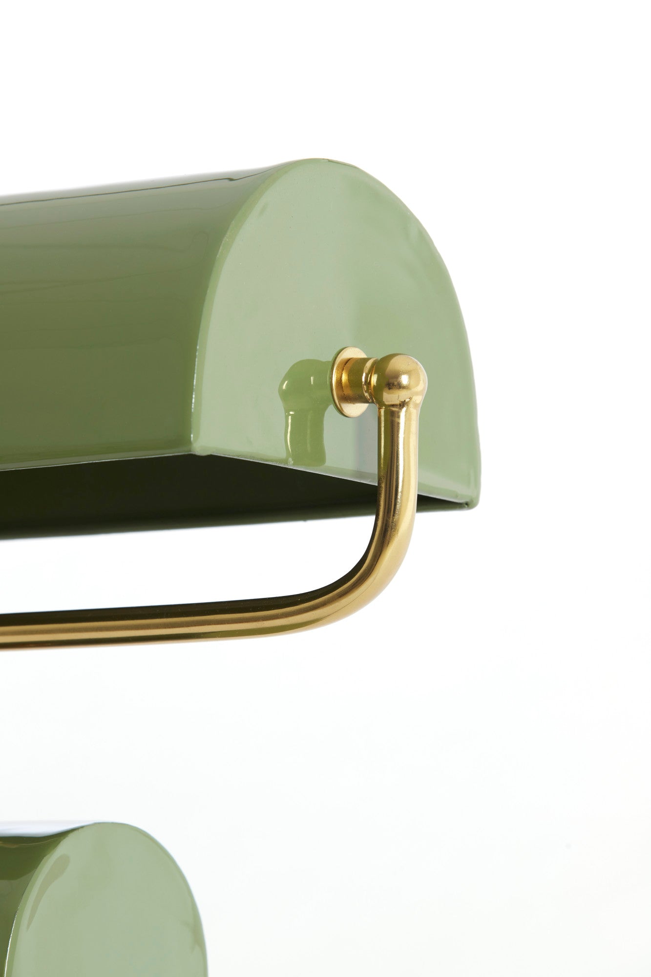 speelse-tafellamp-in-lichtgroen-met-gouden-details-light-living-cardona-variant-image6