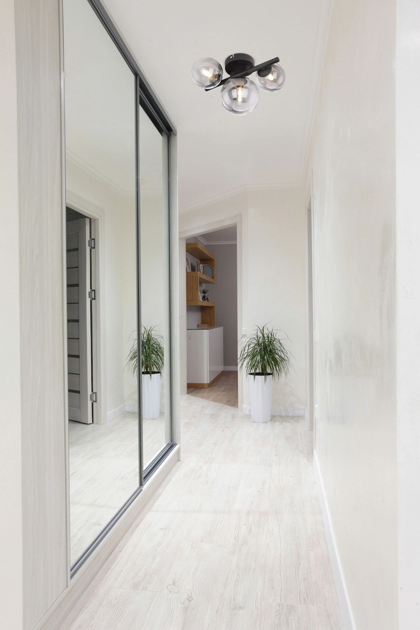 unieke-plafondlamp-met-rookglazen-bollen-riha-variant-image5