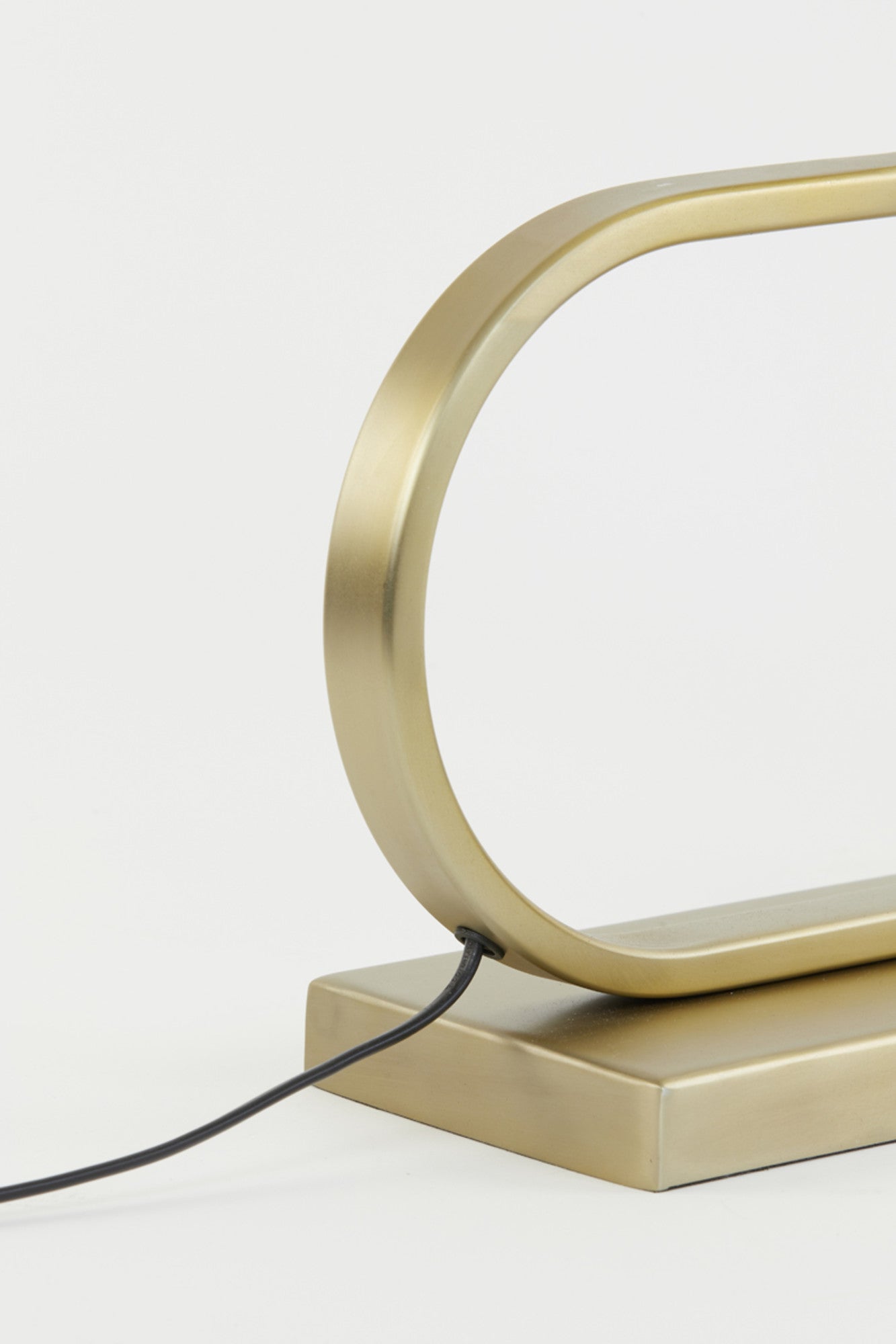 gouden-lampenvoet-ovaal-light-living-jamiro-variant-image6