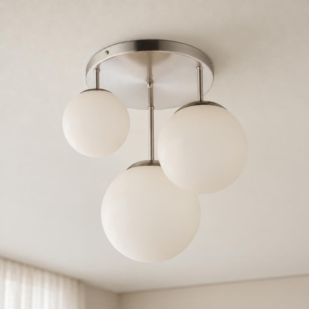 Loftlampe Joel i nikkel og opalglas – stemningsbillede