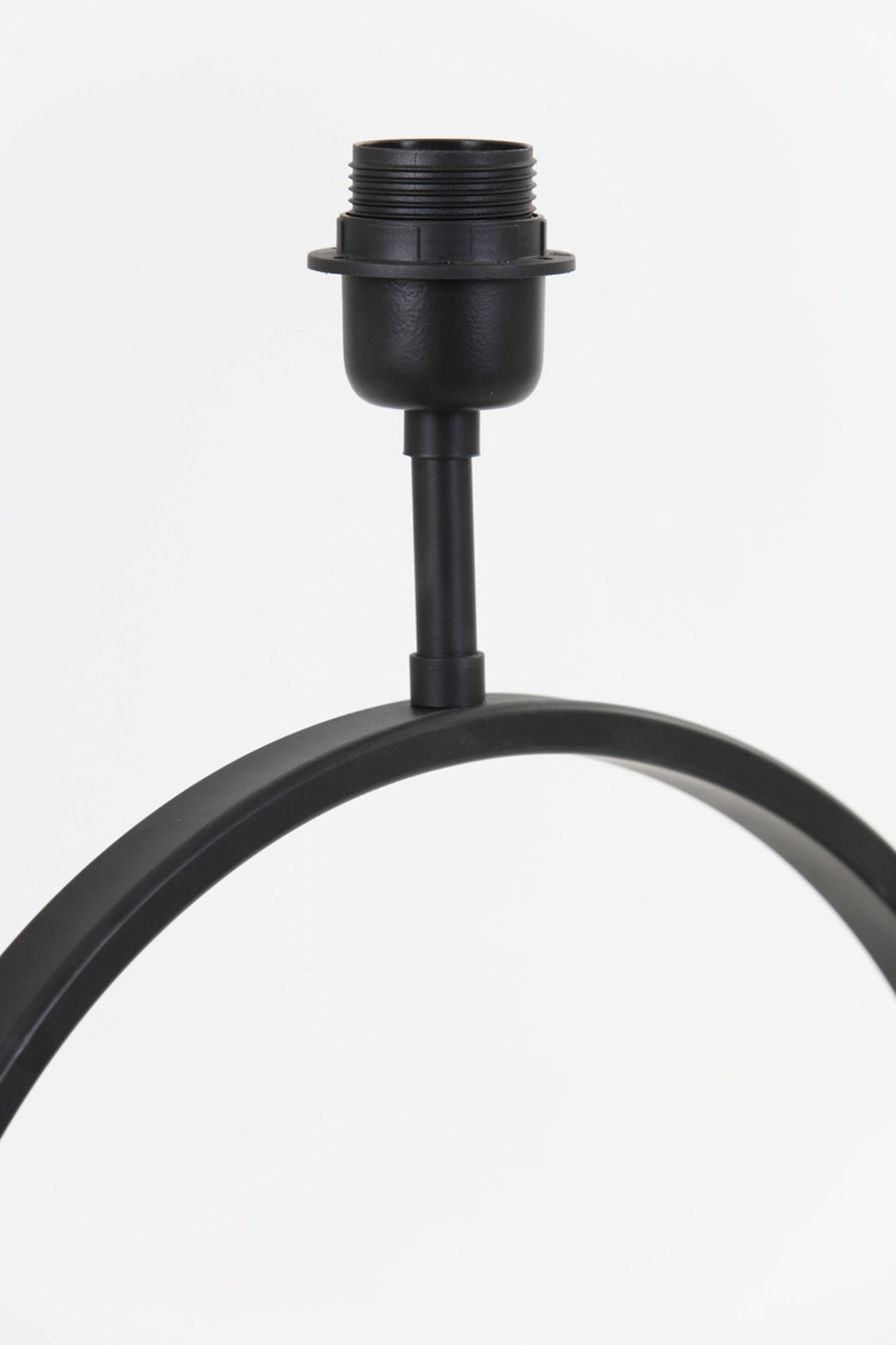 zwarte-metalen-lampvoet-rond-light-living-omega-variant-image7