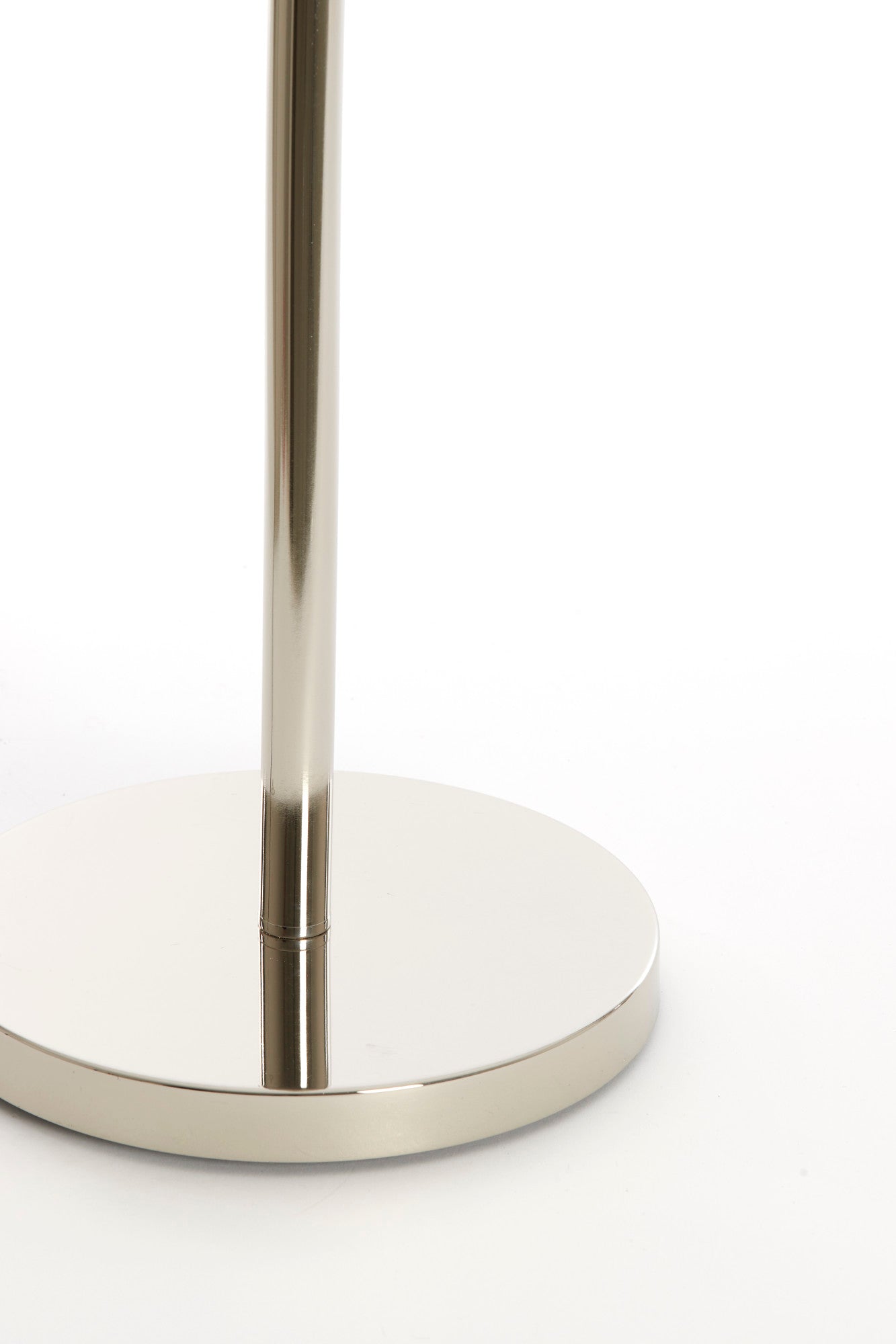 lange-zilvere-lampenvoet-light-living-washington-variant-image5