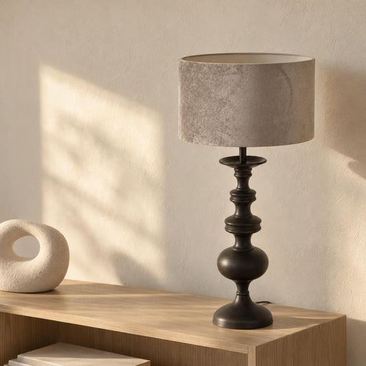 Elegant bordlampe Anne Light & Home Lyons – stemningsbillede