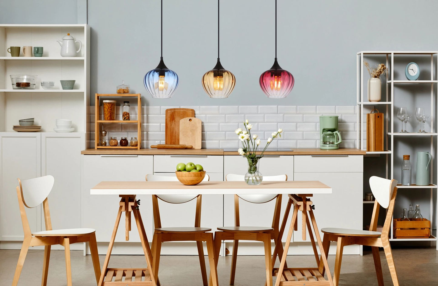 mat-zwarte-hanglamp-met-kleurrijk-glas-sander-variant-image4