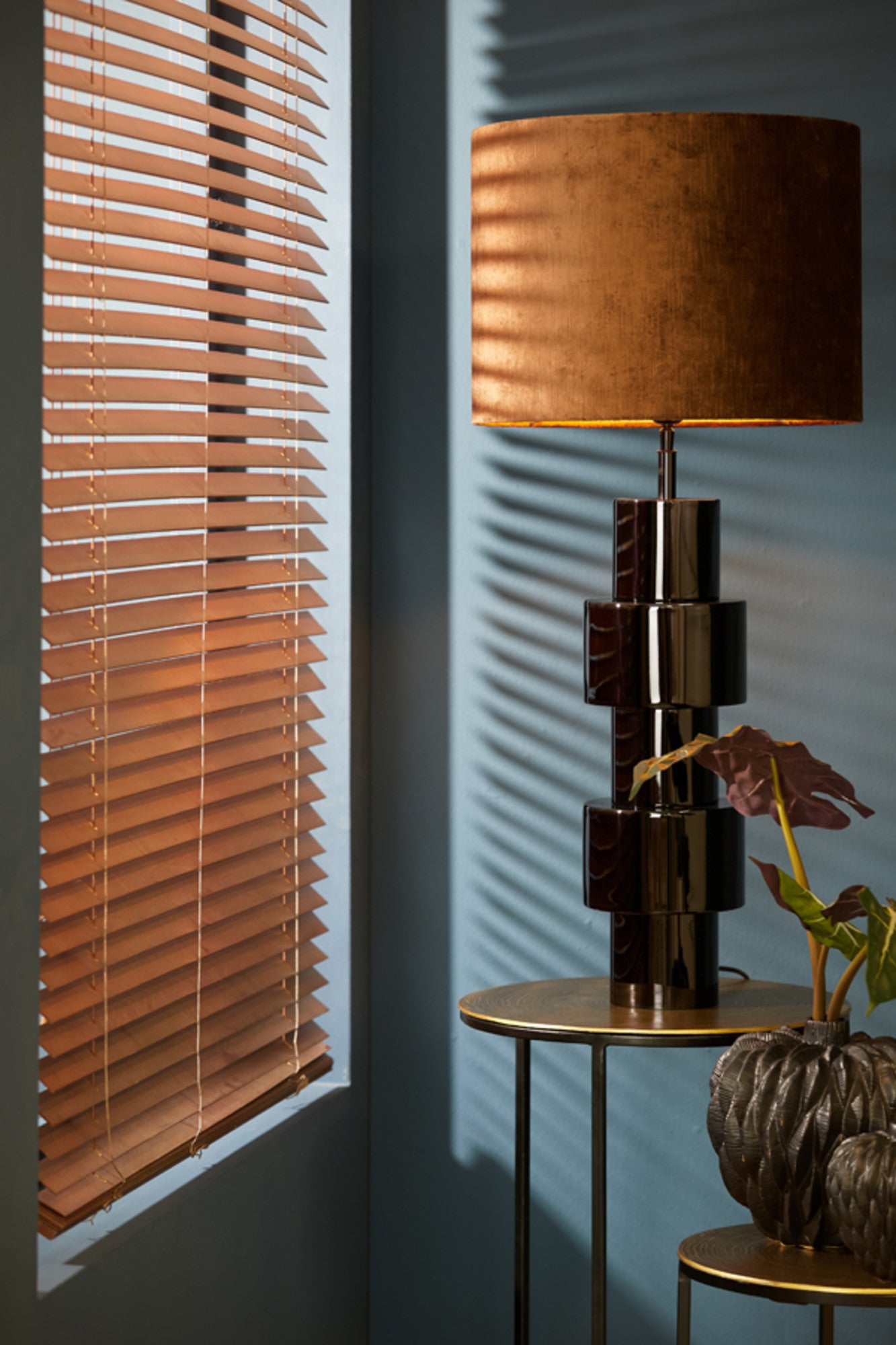 zwarte-tafellamp-voet-glanzend-light-living-nino-variant-image3