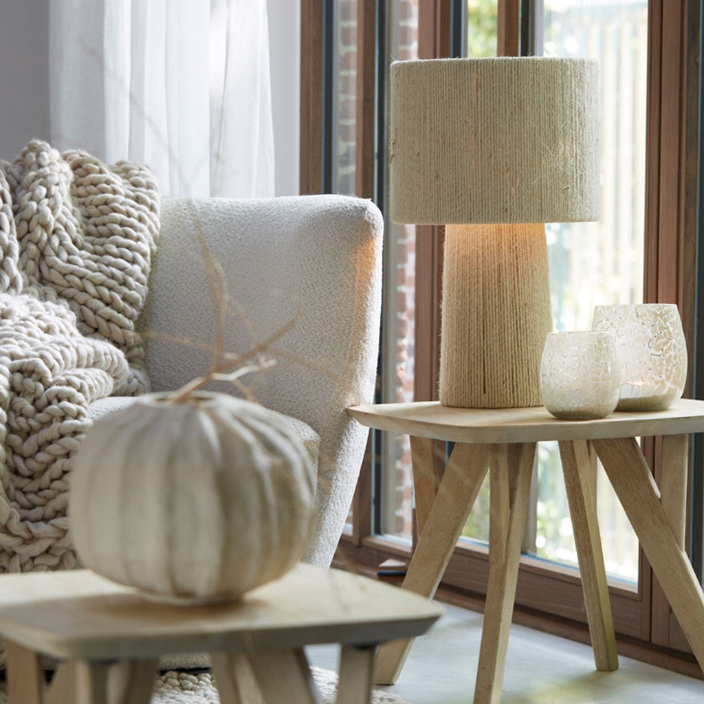 lichte-tafellamp-met-stof-light-living-pitino-ai-sfeer_image