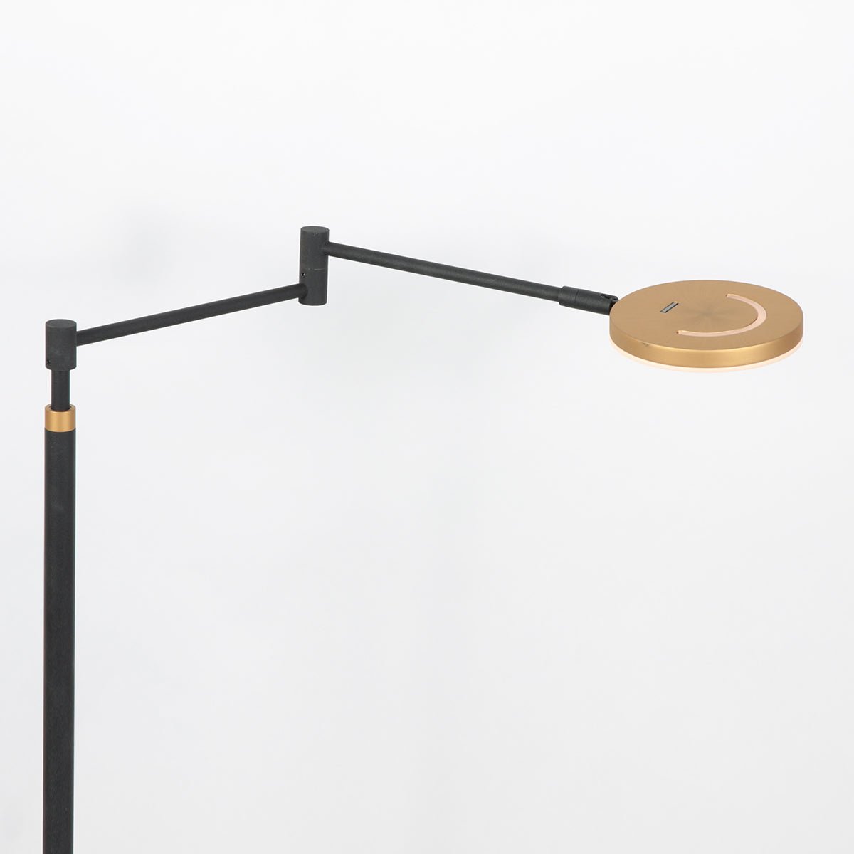 oplaadbare-zwarte-vloerlamp-gouden-kapje-steinhauer-soleil-variant-image4