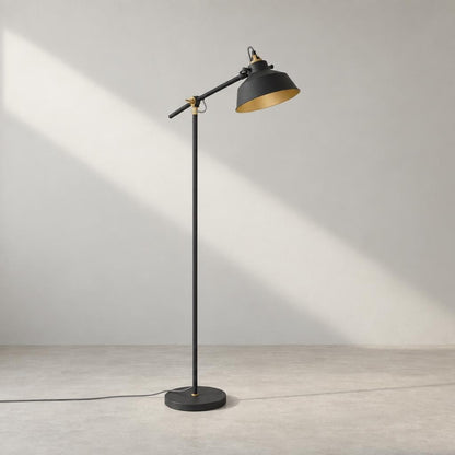 Czarno-złota lampa podłogowa Mexlite Nove – zdjęcie studyjne