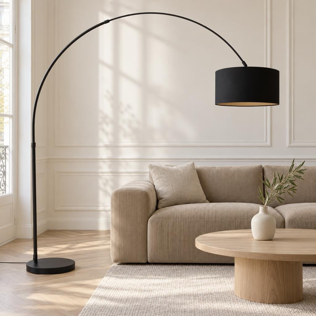 Lampada ad arco nera con paralume in lino E27 Mexlite Flair – foto d'ambiente