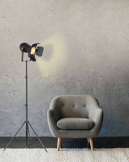 industriele-vloerlamp-zwart-filmprojector-globo-egon-variant-image3