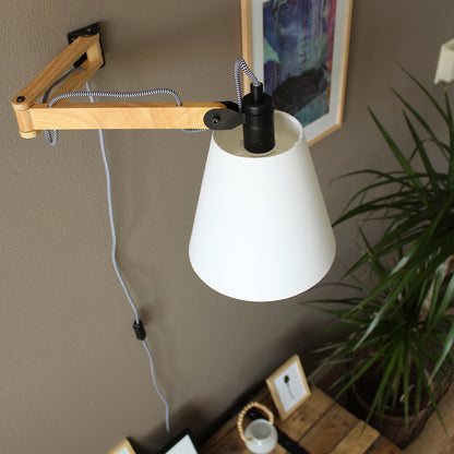 scandinavische-metalen-stoffen-wandlamp-naturel-hout-mexlite-dion-variant-image3