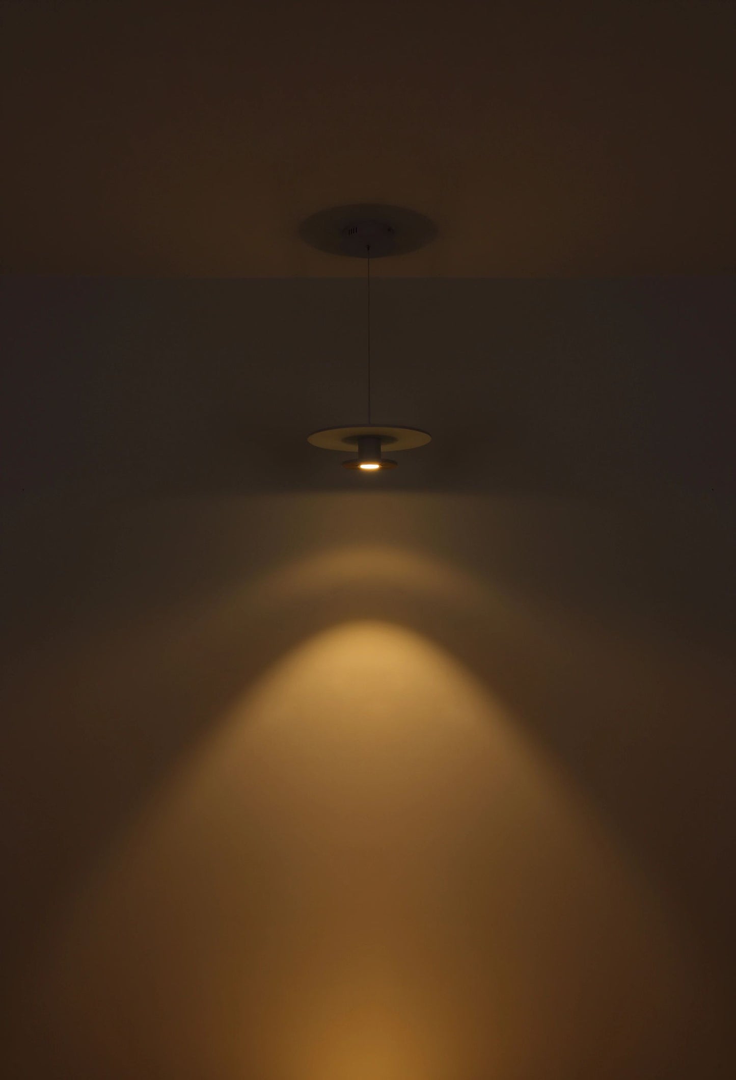 moderne-hanglamp-met-vilt-en-aluminium-carter-variant-image6