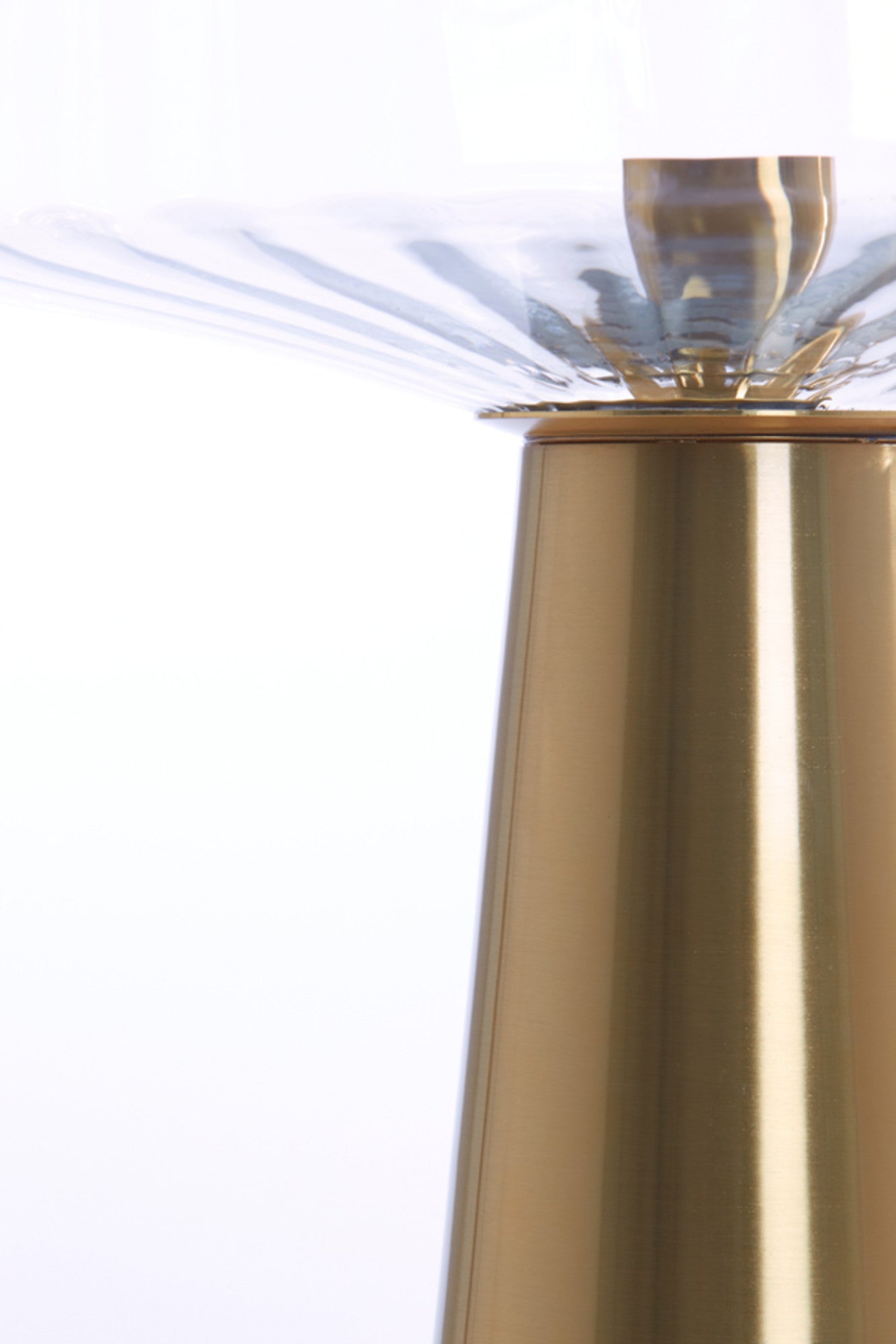 retro-gouden-tafellamp-met-helder-glas-light-living-pleat-variant-image7