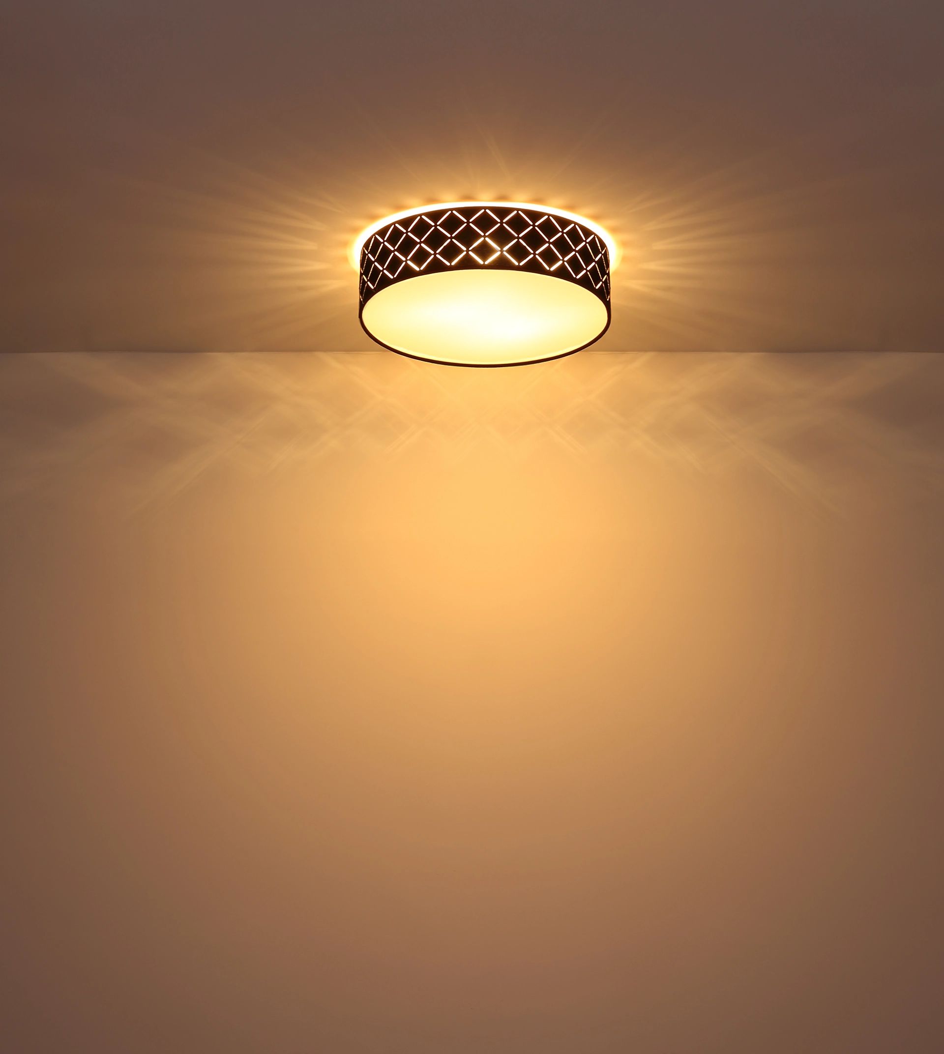 stijvolle-plafondlamp-met-zwarte-kap-varios-variant-image3