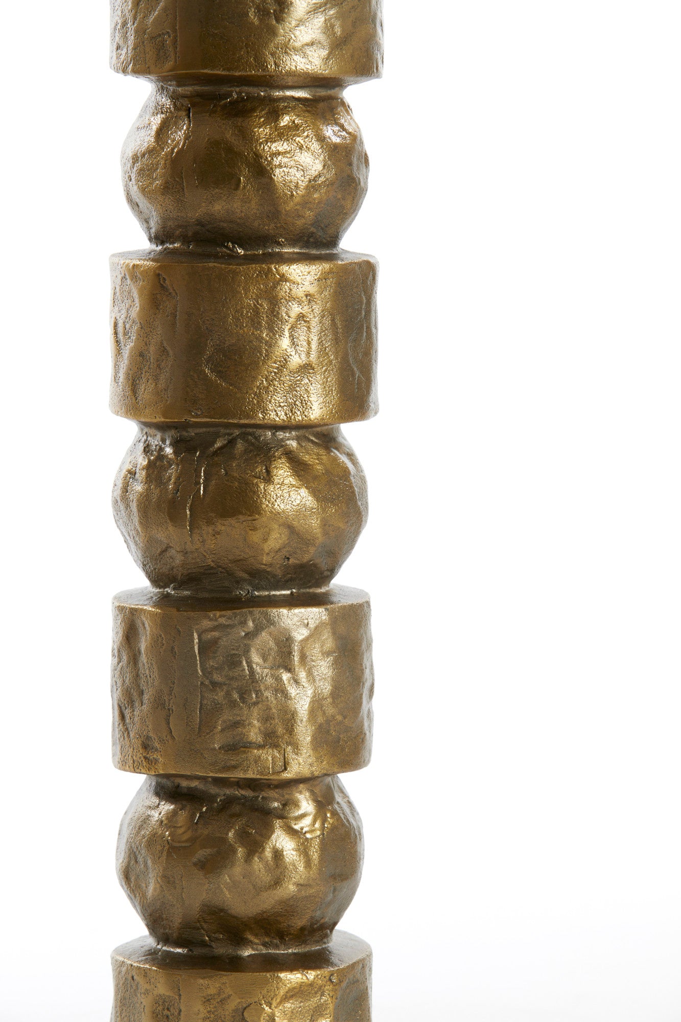 gouden-lampenvoet-sculpturaal-design-light-living-akti-variant-image6
