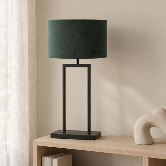 moderne-zwarte-tafellamp-met-groene-lampenkap-steinhauer-stang-ai-sfeer_image