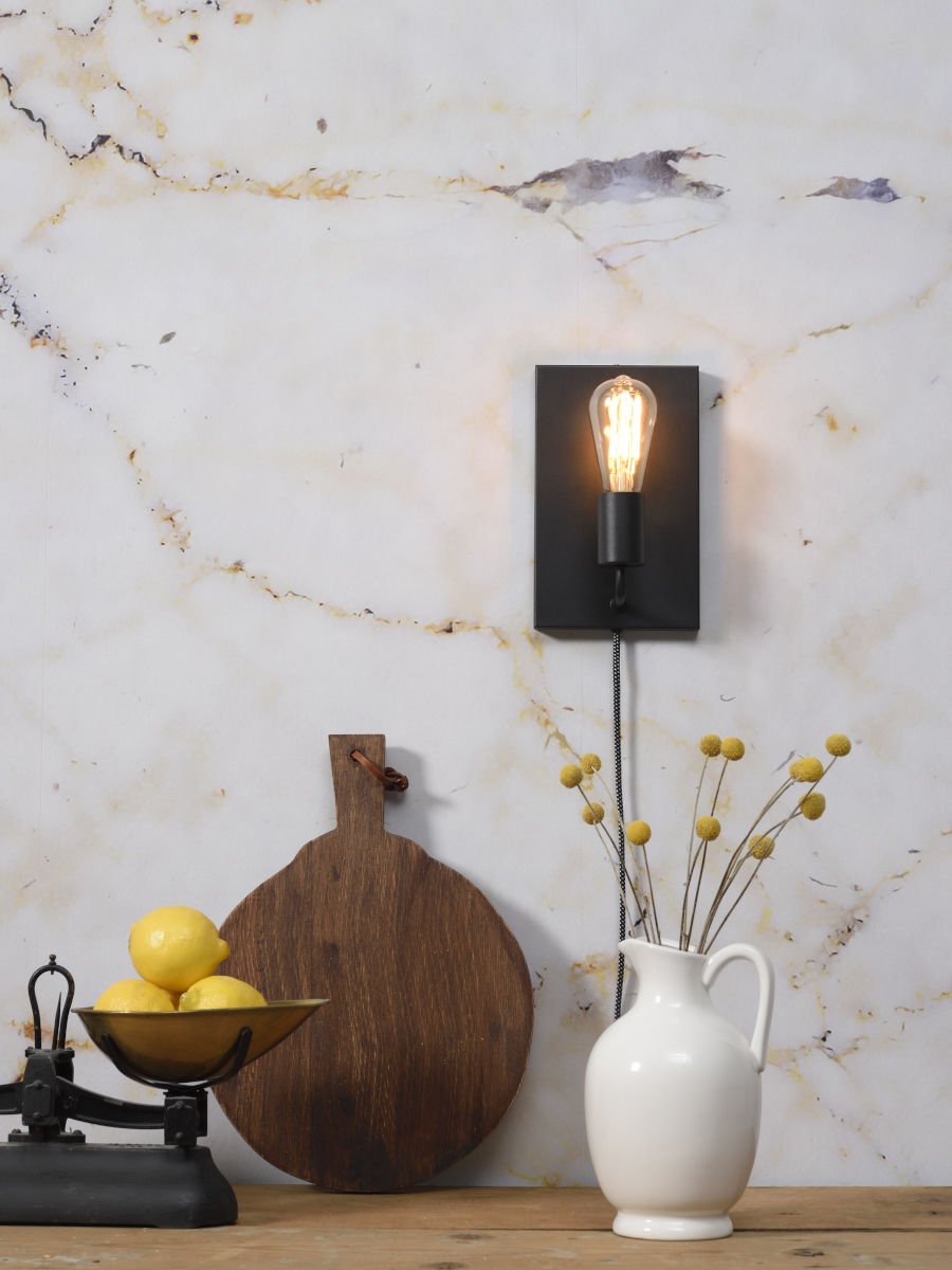 minimalistische-rechthoekige-zwarte-wandlamp-its-about-romi-madrid-variant-image4