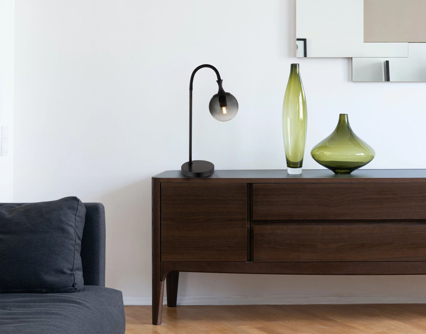 moderne-rookkleurige-tafellamp-met-elegant-design-dalton-variant-image3