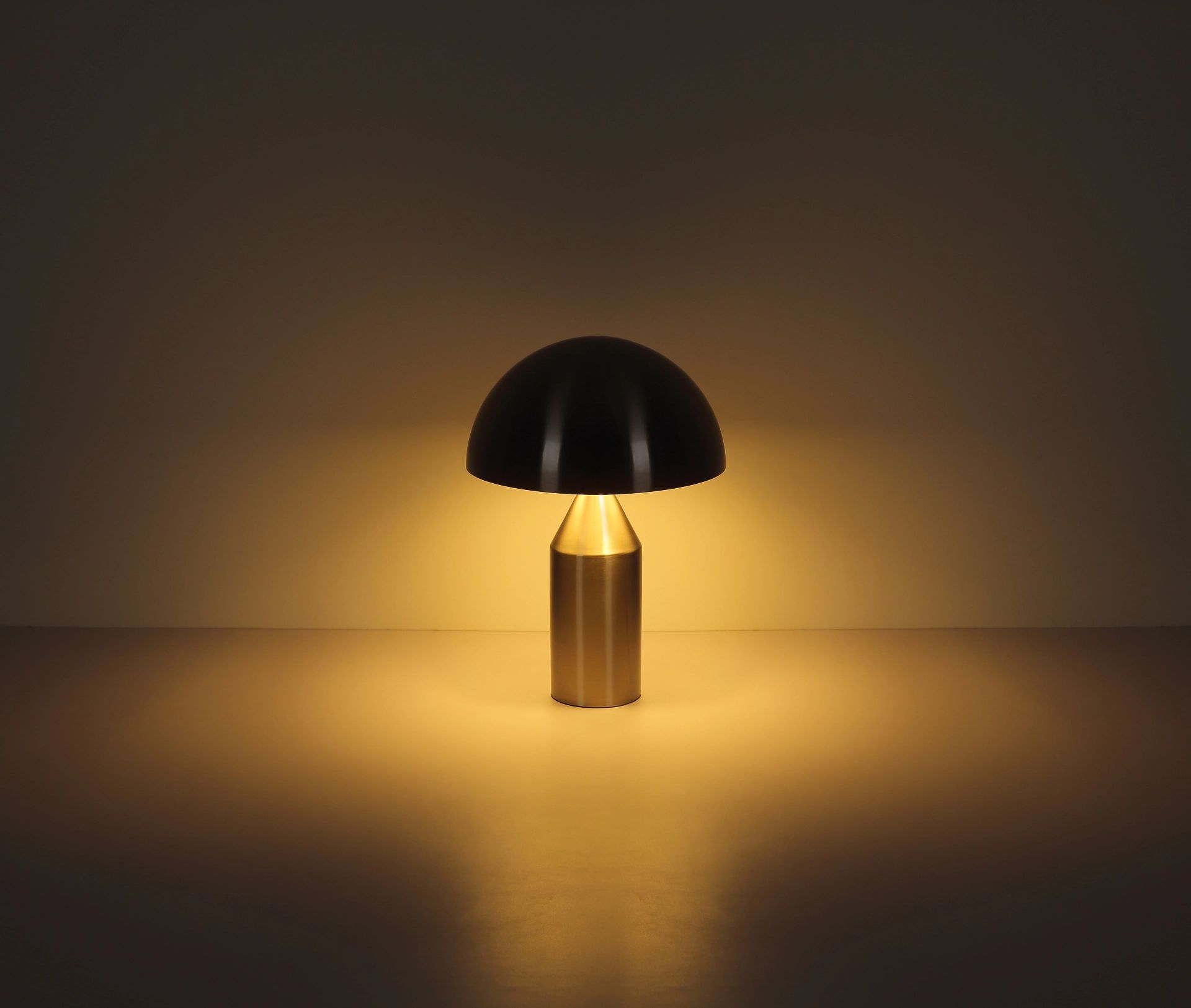 moderne-tafellamp-met-elegante-cilindervorm-atoma-variant-image5