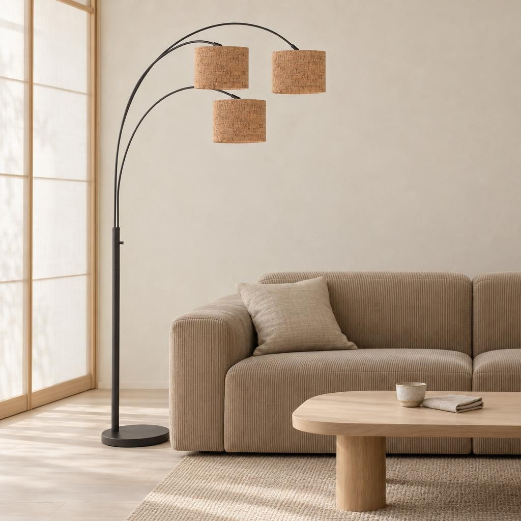 Черна дъгова лампа с три коркови абажура Steinhauer Sparkled Light – интериорна снимка