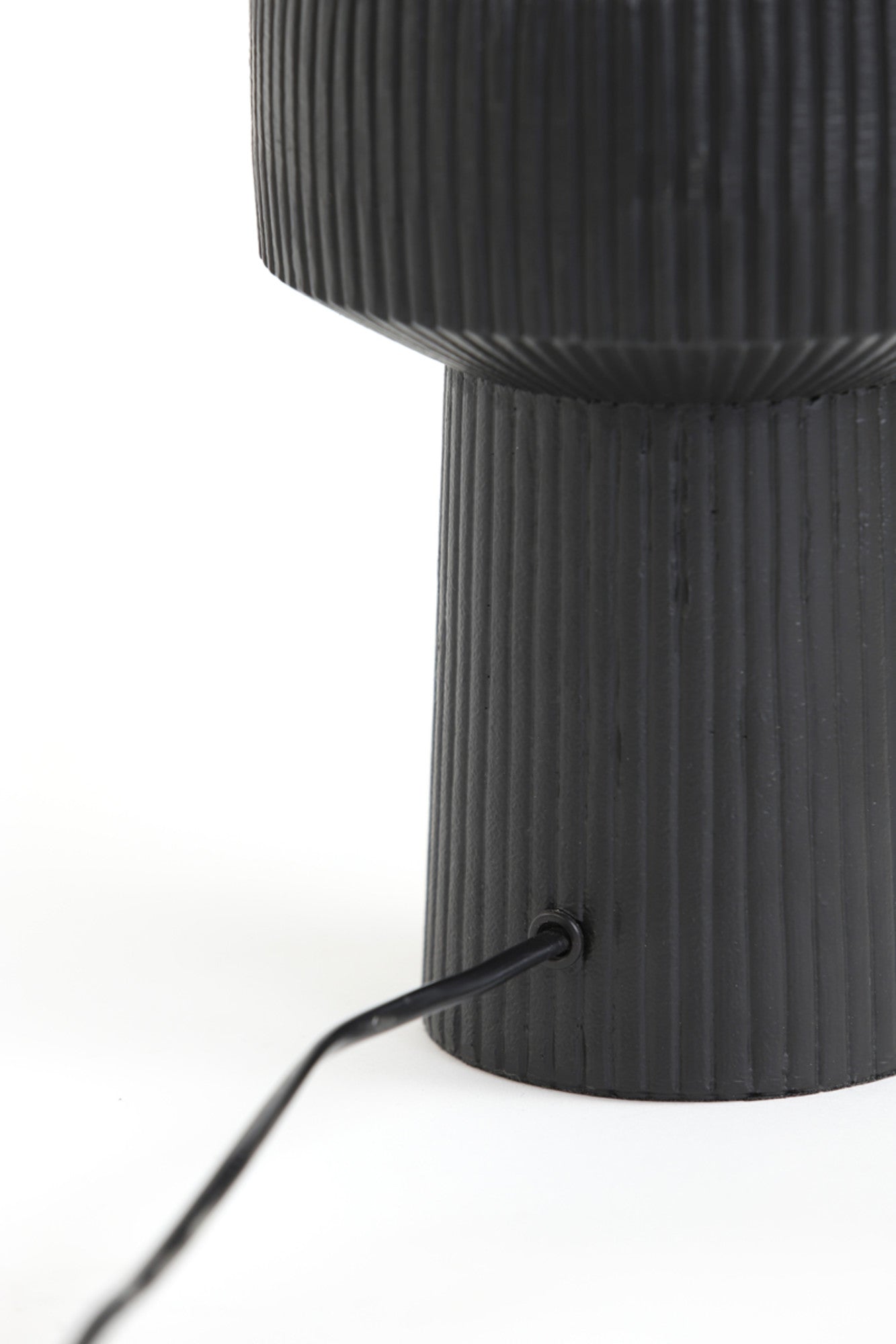 zwarte-tafellamp-basis-cilindervormig-light-living-briska-variant-image2