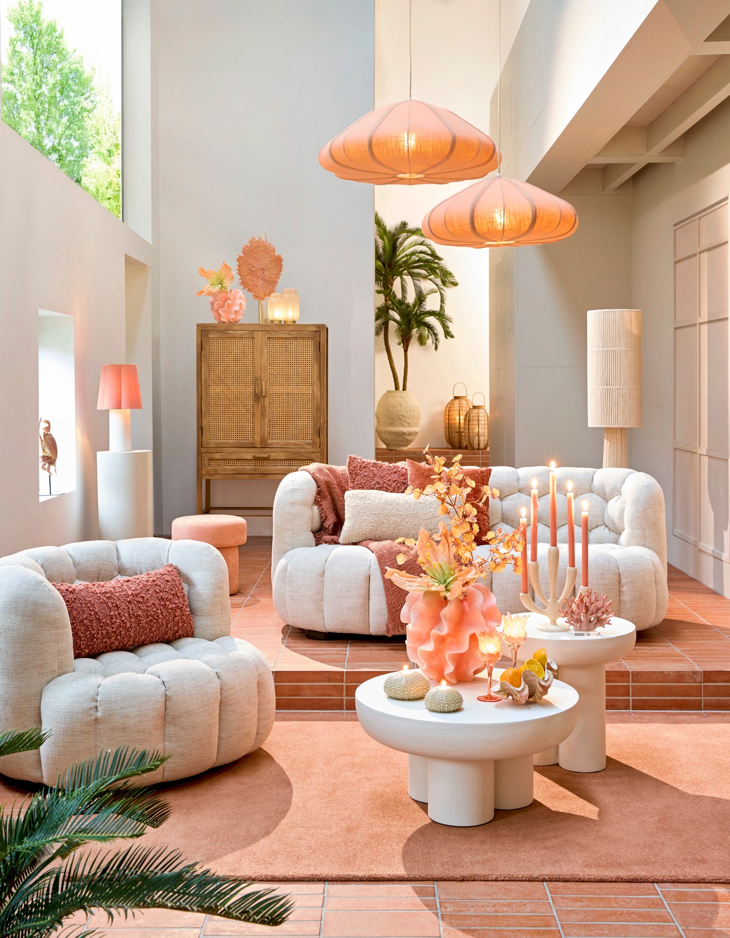 tafellamp-met-roze-lampenkap-van-stof-light-living-musaby-variant-image3