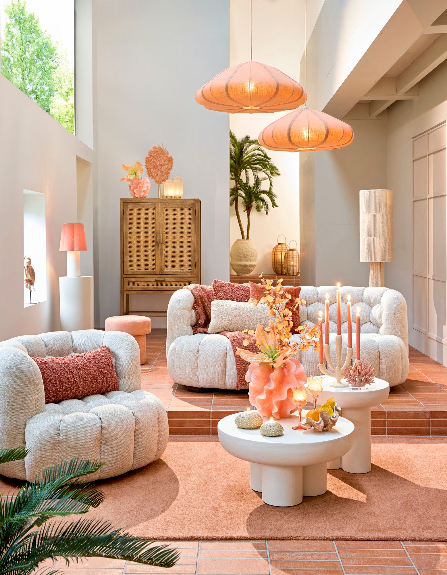 tafellamp-met-roze-lampenkap-van-stof-light-living-musaby-variant-image3