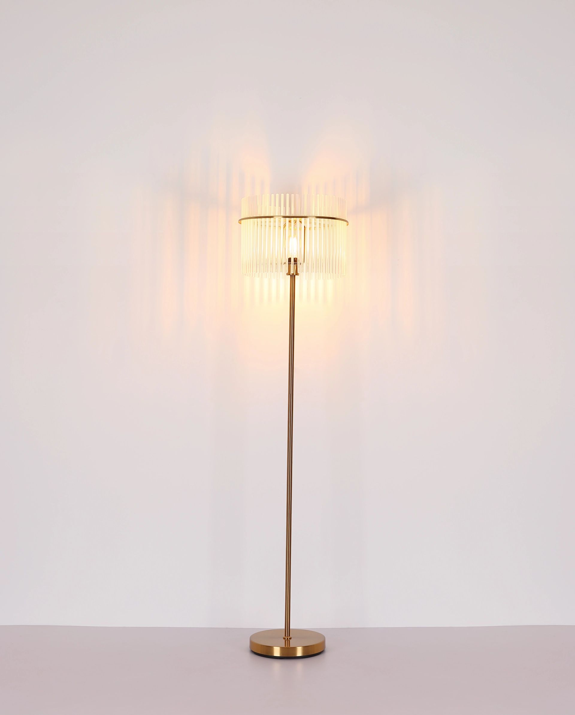 elegante-vloerlamp-met-gouden-frame-gorley-variant-image6