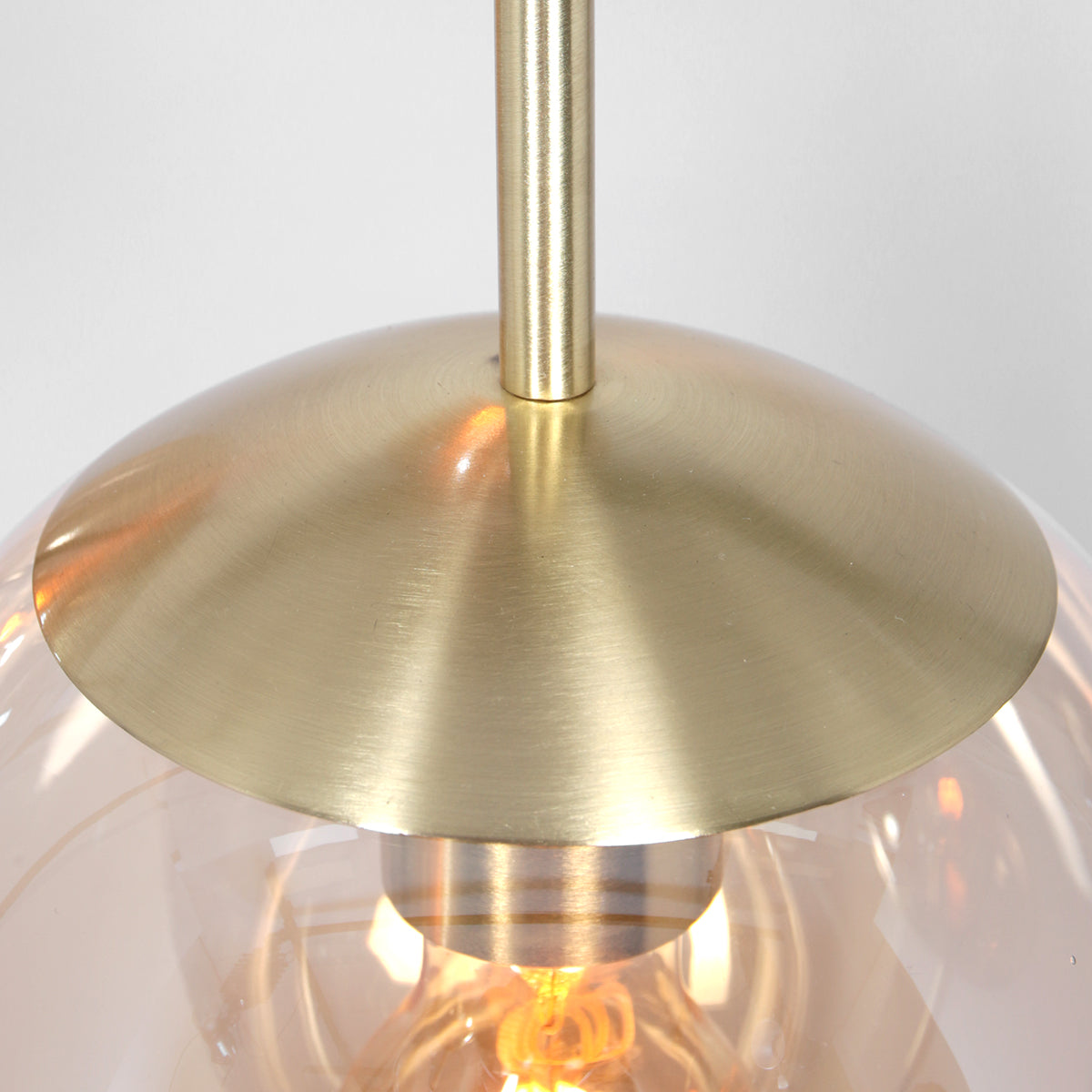 moderne-amberkleurige-glazen-hanglamp-metaal-steinhauer-bollique-led-variant-image4