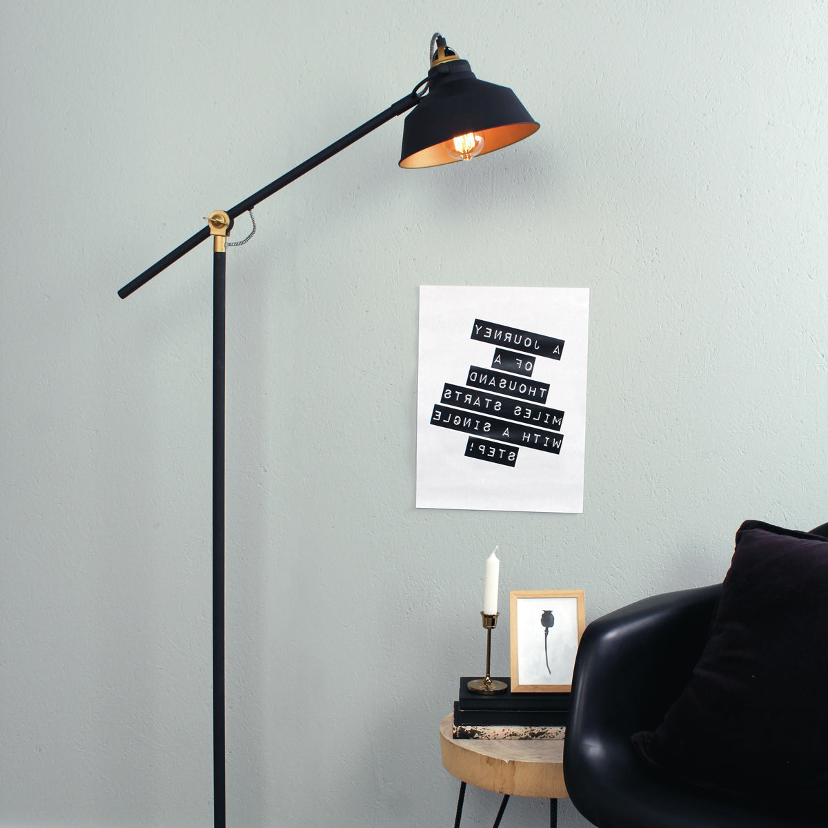 Mexlite Nove vloerlamp zwart met gouden binnenzijde – afbeelding 3