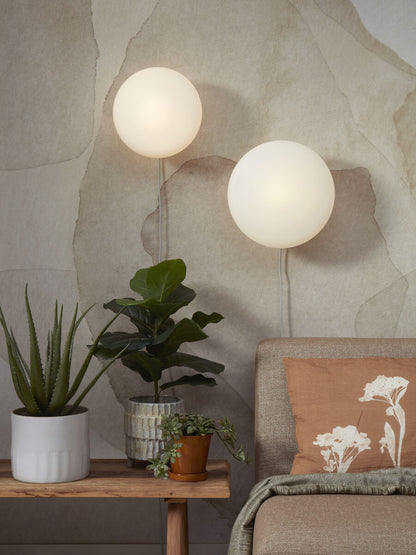 wit-glas-metalen-wandlamp-scandinavisch-its-about-romi-sapporo-variant-image5
