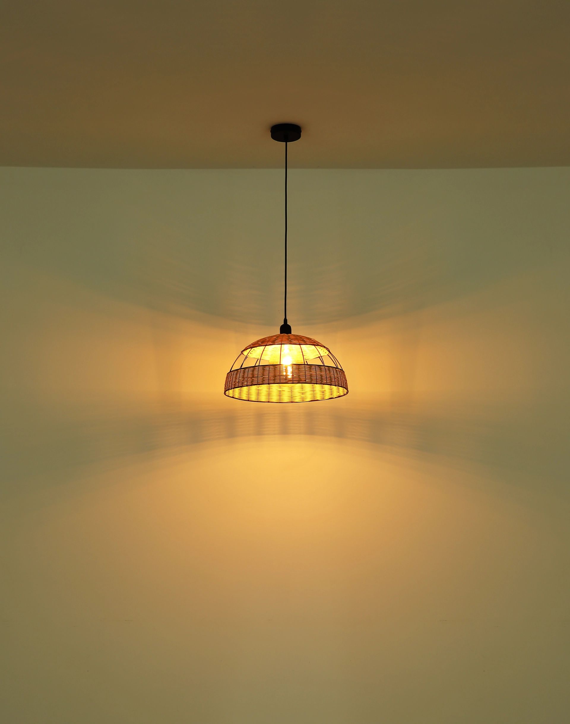 hanglamp-industriele-boho-stijl-in-zwart-riet-strahler-variant-image3